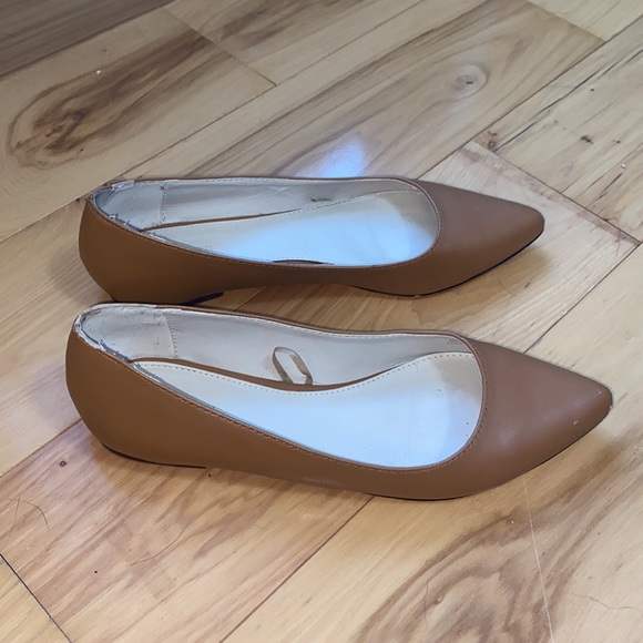 brown pointed flats - Picture 4 of 7